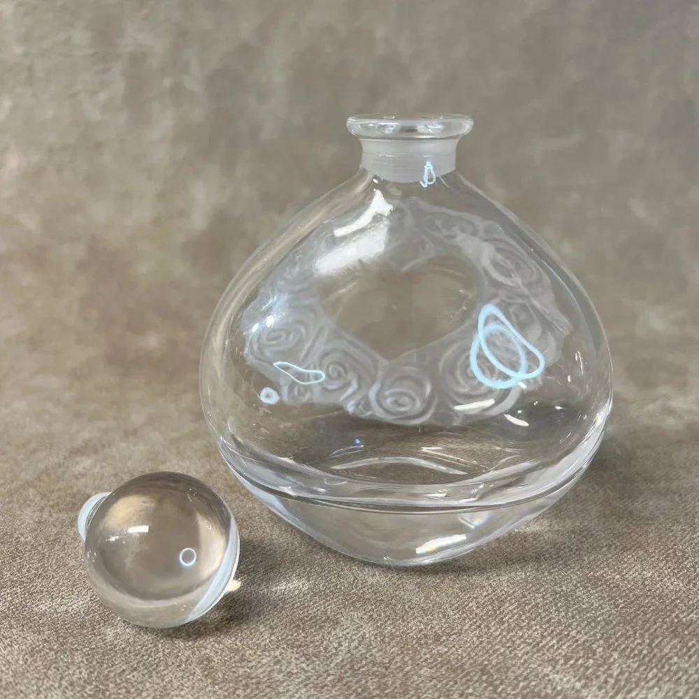 Vintage Perfume Glass Bottle with Heart & Roses Center - Picture 4 of 6